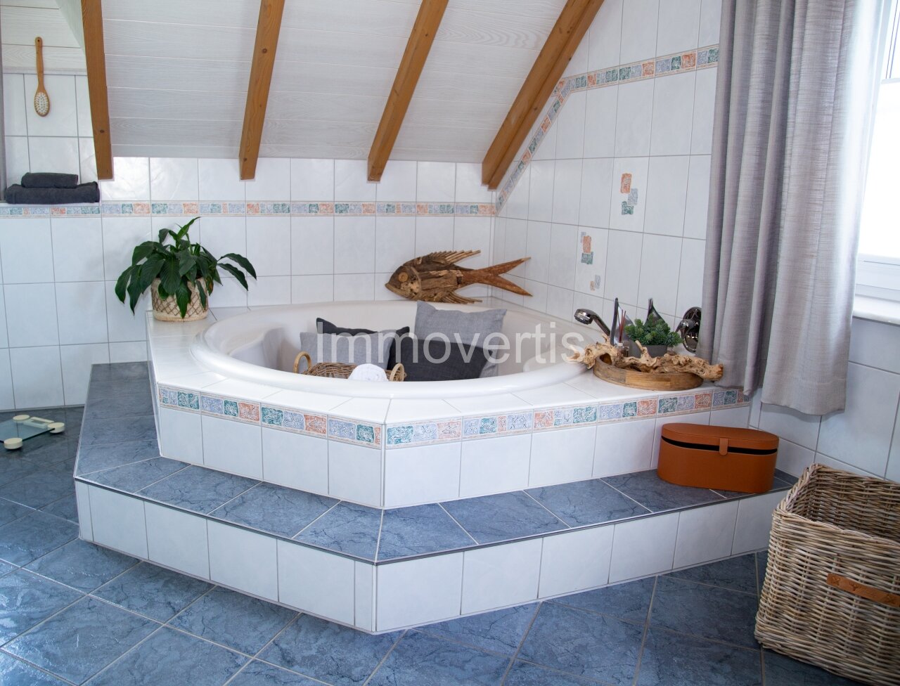 Exklusives Zweifamilienhaus mit Turmaussicht