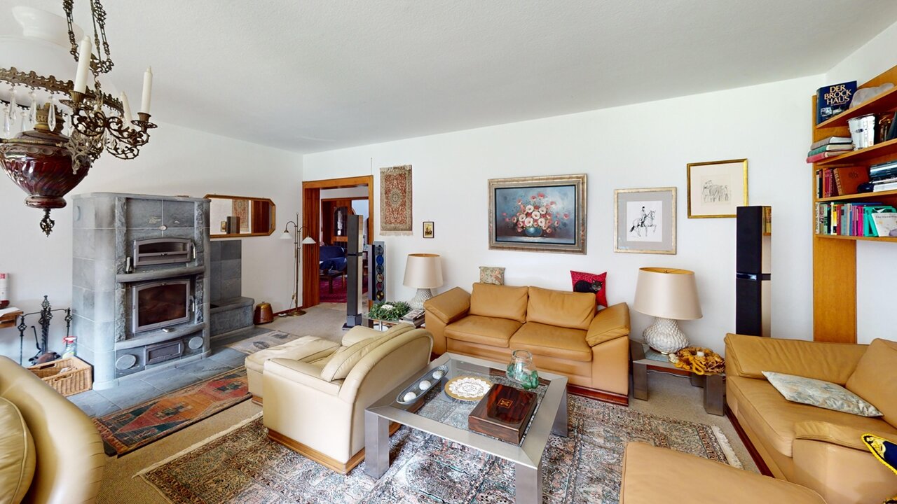 Großzügige Villa mit Einliegerwohnung – Raumwunder mit Eleganz und Komfort
