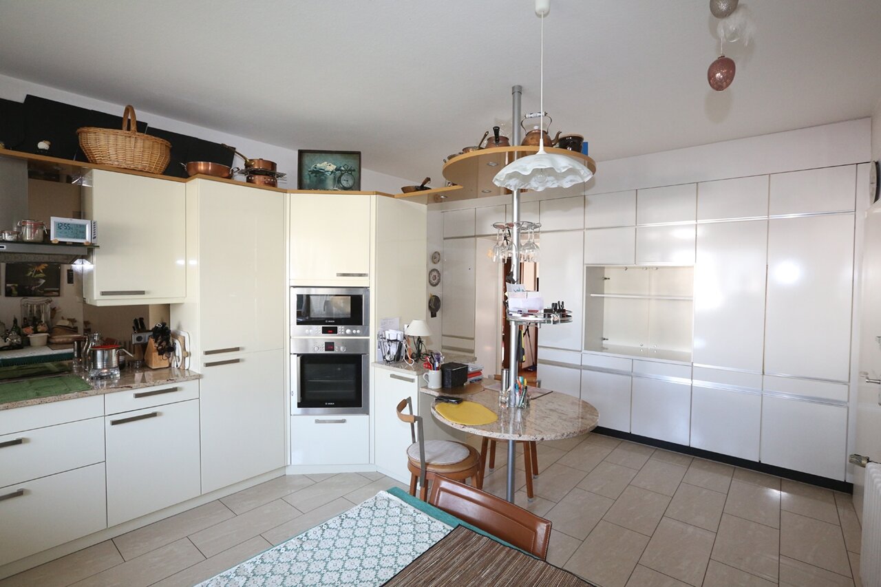 Großzügige Villa mit Einliegerwohnung – Raumwunder mit Eleganz und Komfort