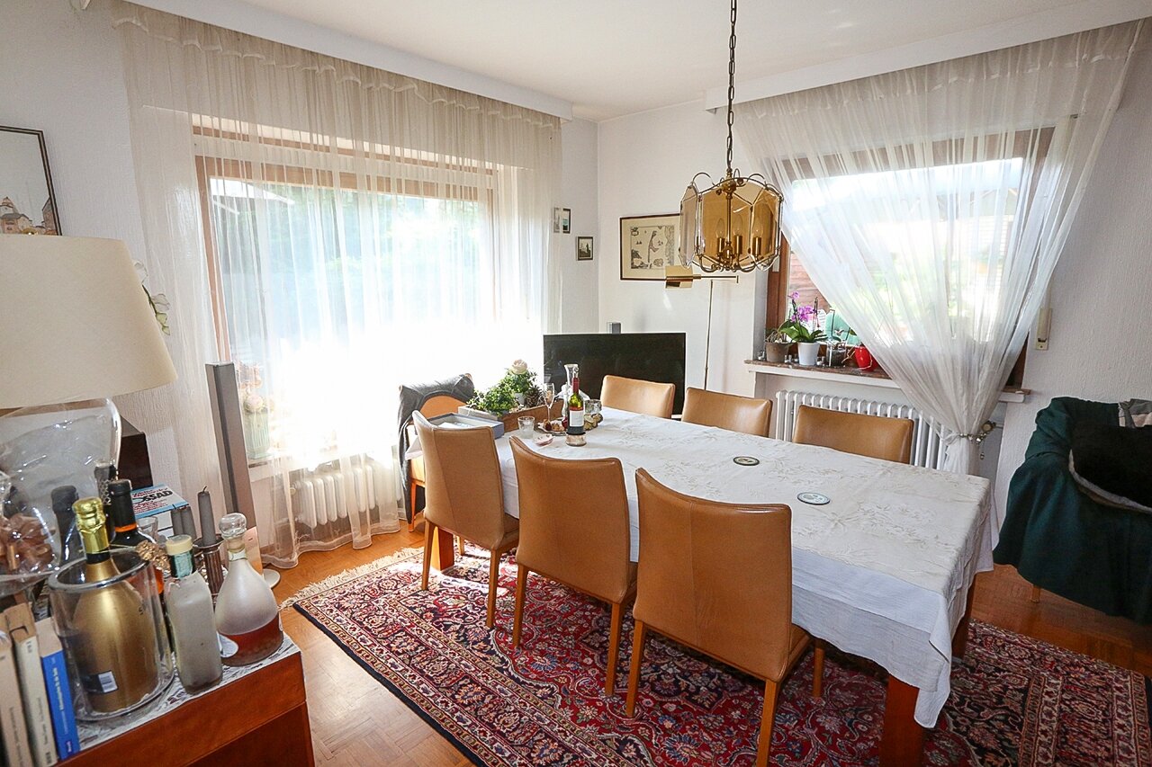 Großzügige Villa mit Einliegerwohnung – Raumwunder mit Eleganz und Komfort