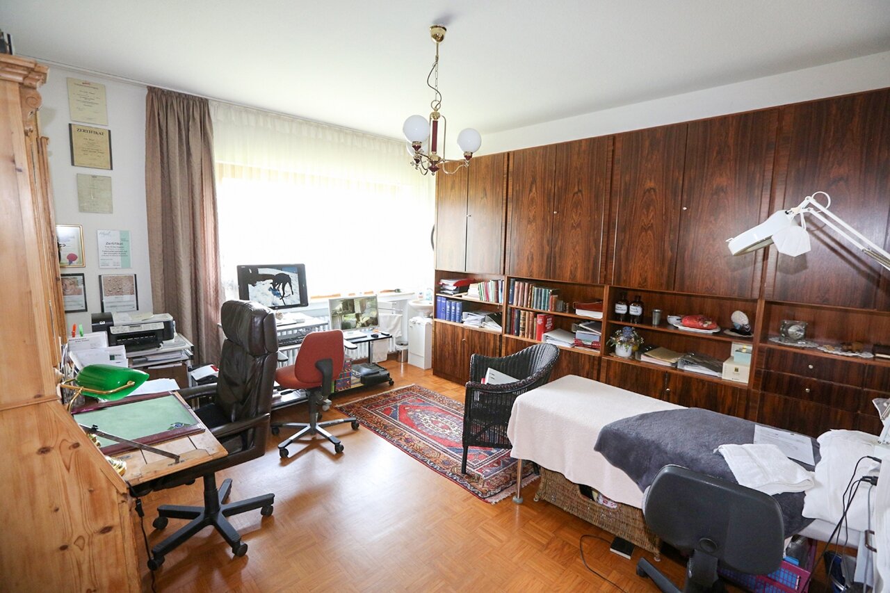 Großzügige Villa mit Einliegerwohnung – Raumwunder mit Eleganz und Komfort
