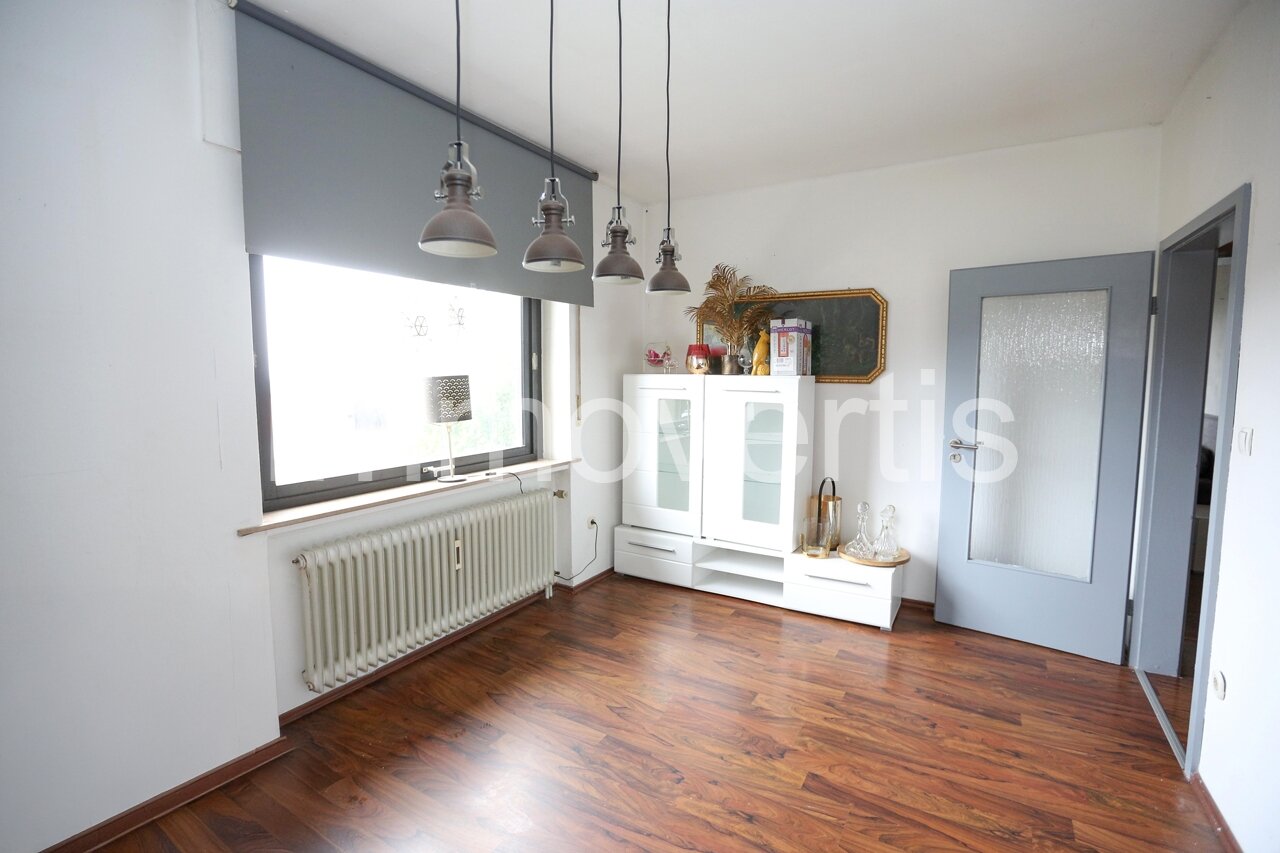 Bungalow mit zwei Wohnungen in Hanglage