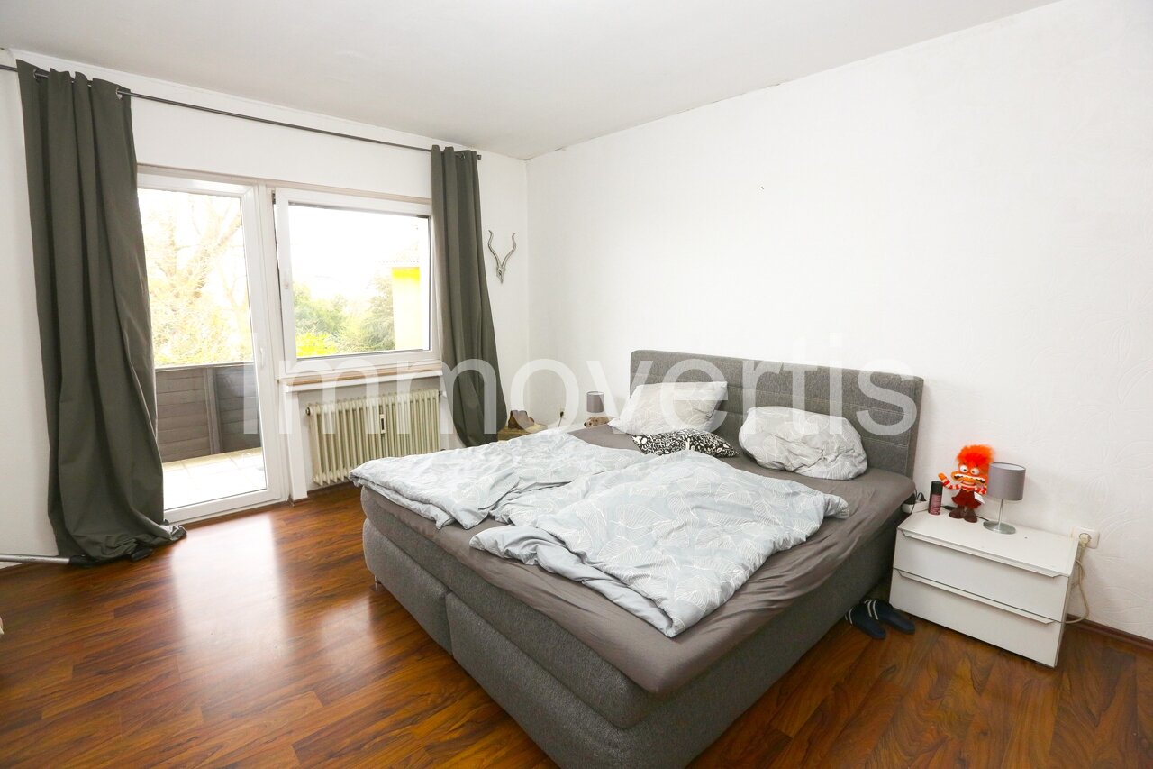Bungalow mit zwei Wohnungen in Hanglage