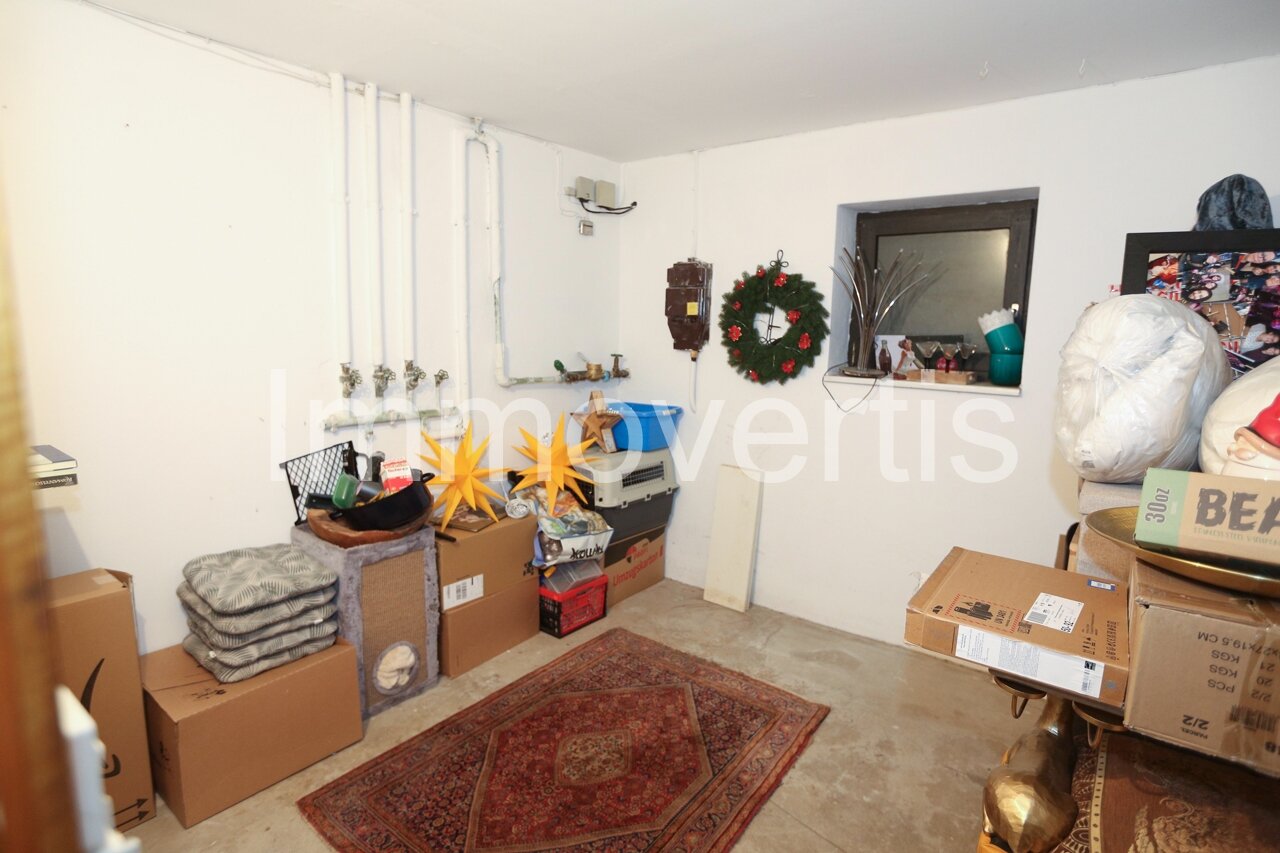 Bungalow mit zwei Wohnungen in Hanglage