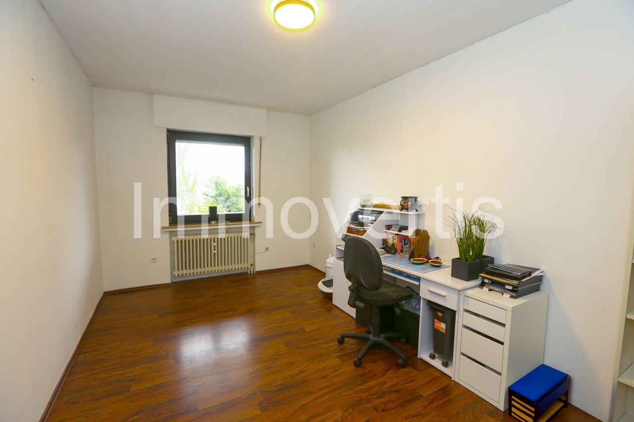 Bungalow mit zwei Wohnungen in Hanglage