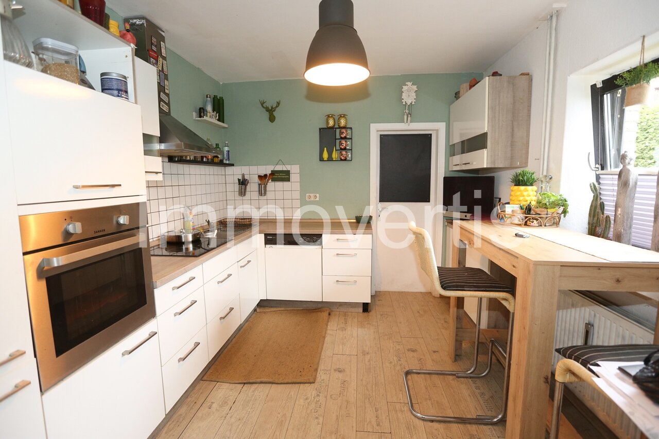 Bungalow mit zwei Wohnungen in Hanglage