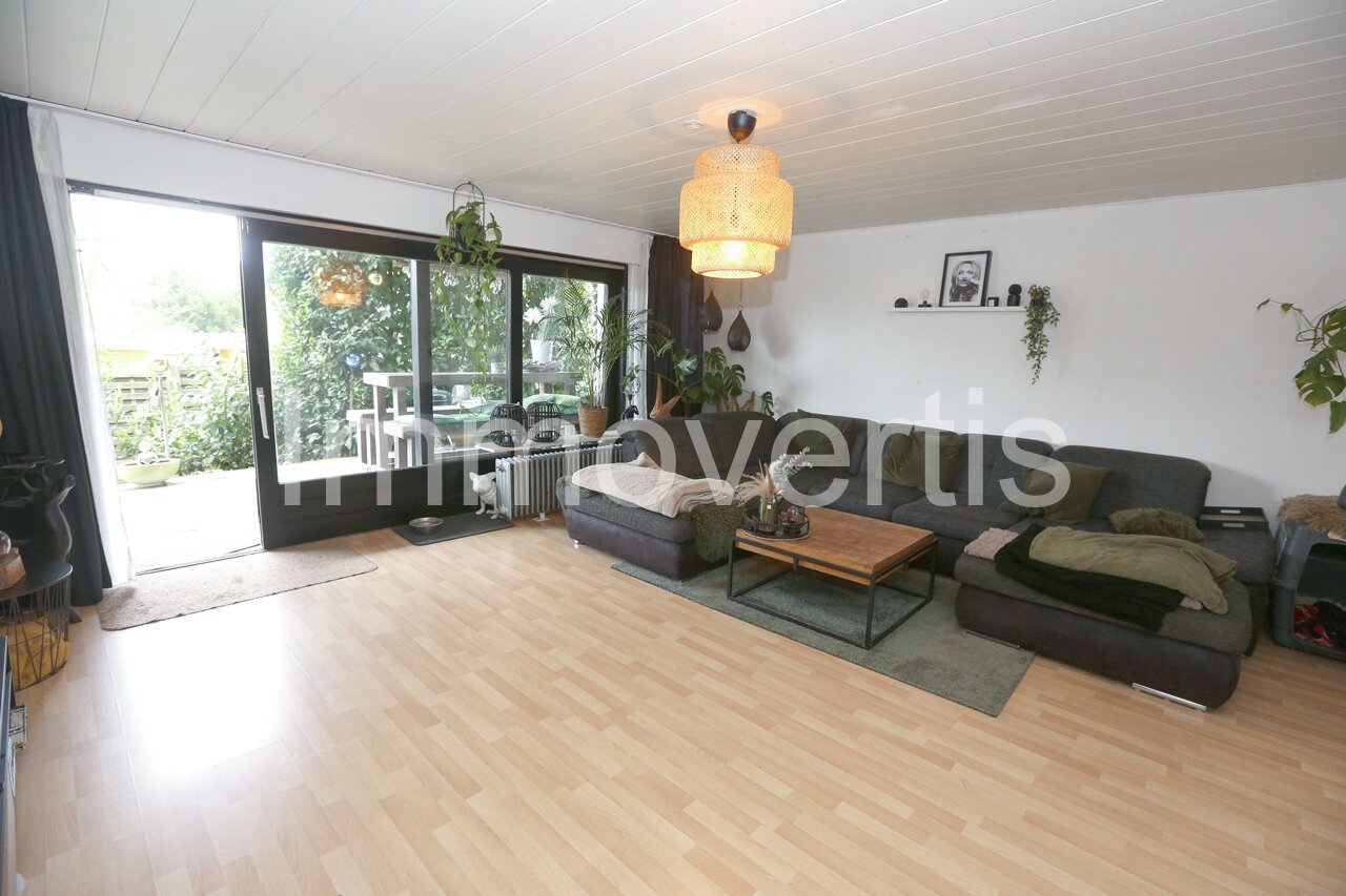 Bungalow mit zwei Wohnungen in Hanglage