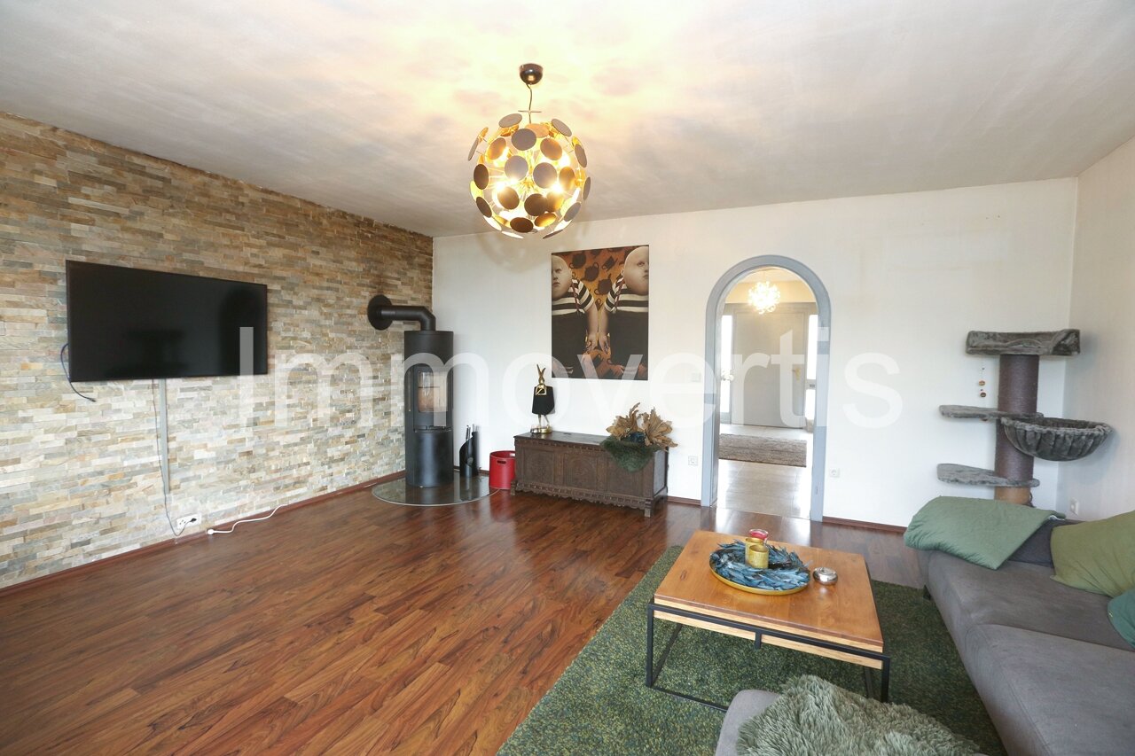 Bungalow mit zwei Wohnungen in Hanglage