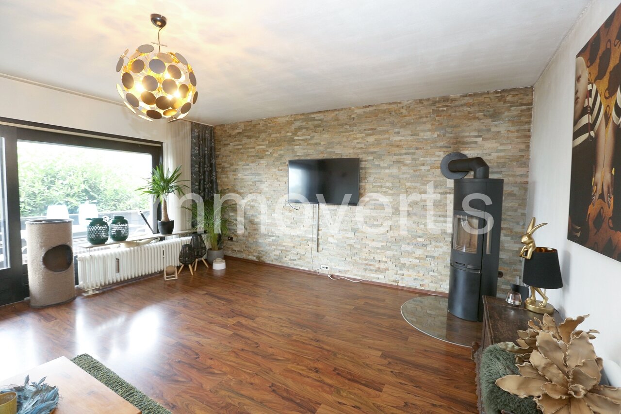 Bungalow mit zwei Wohnungen in Hanglage