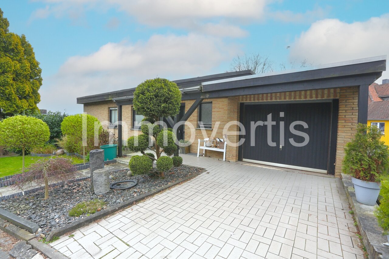 Bungalow mit zwei Wohnungen in Hanglage