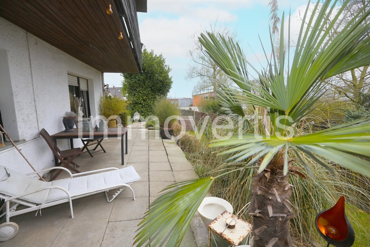 Bungalow mit zwei Wohnungen in Hanglage