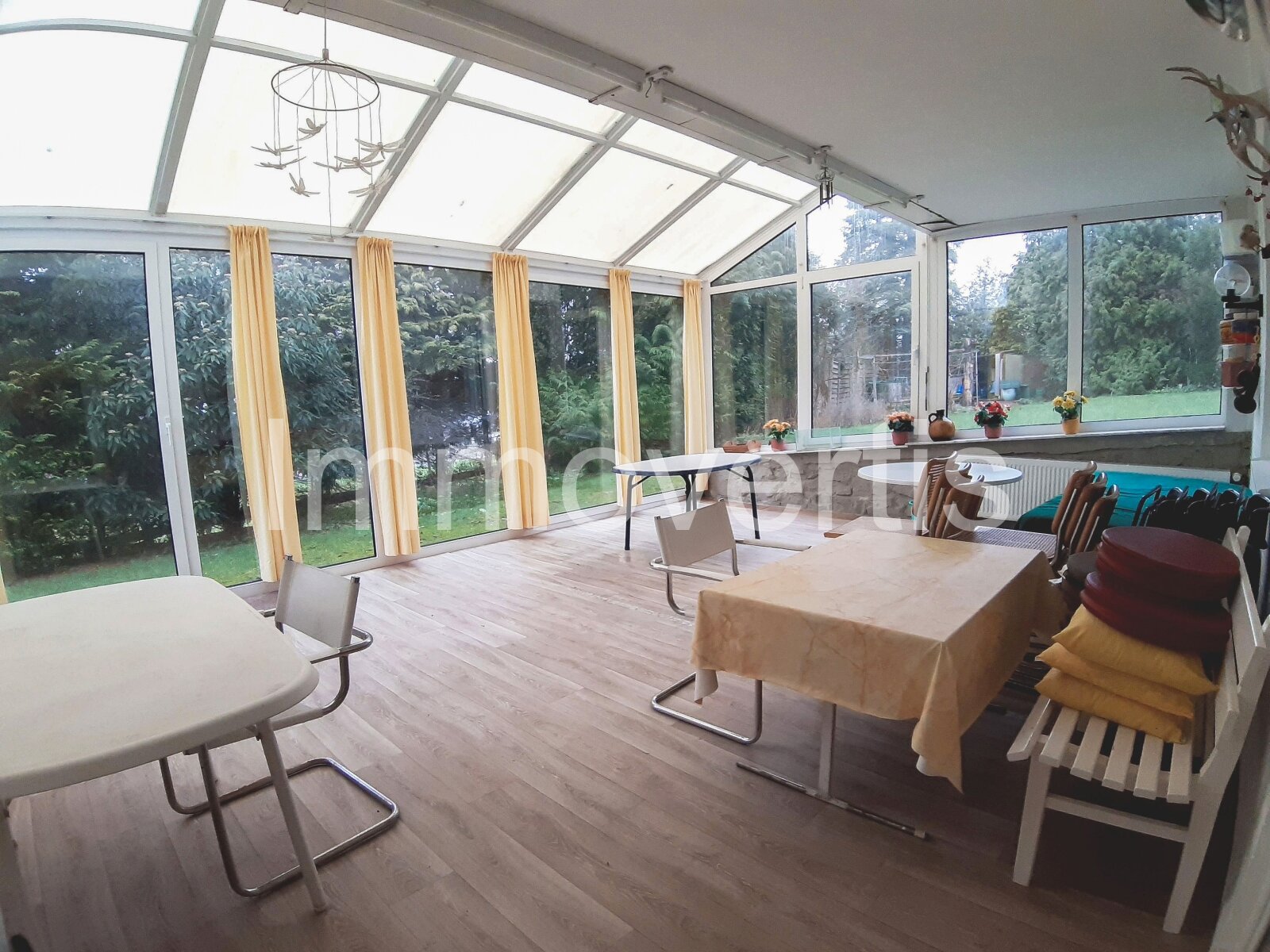 Vielseitiges Einfamilienhaus mit Einliegerwohnung, Sauna und Fernblick