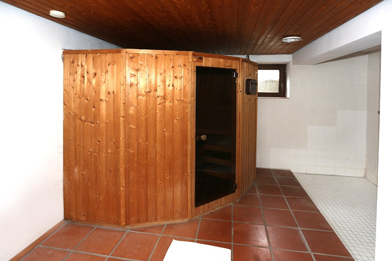 UG Sauna-mit-Dusche