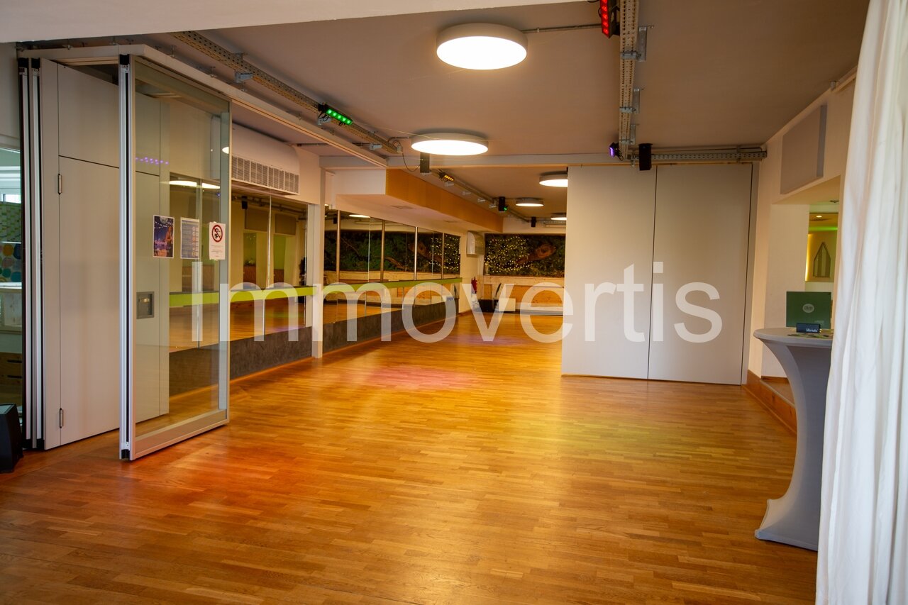 EG Tanzsaal mit flexibler Trennwand EG Tanzsaal mit flexibler Trennwand